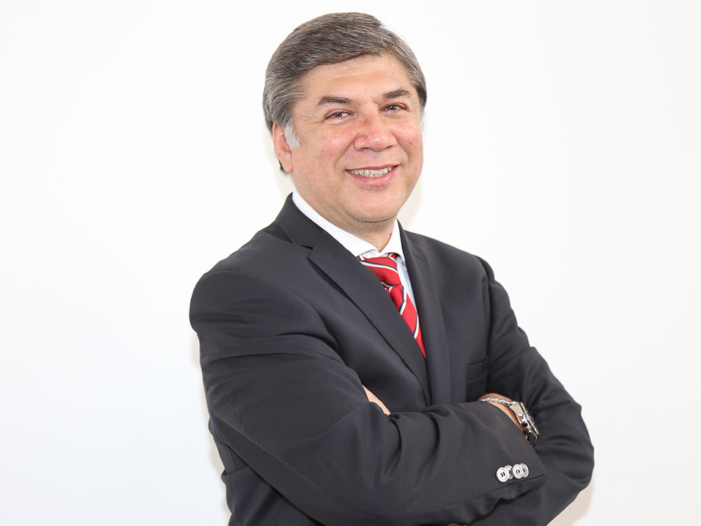 Dr. Miguel Estrada