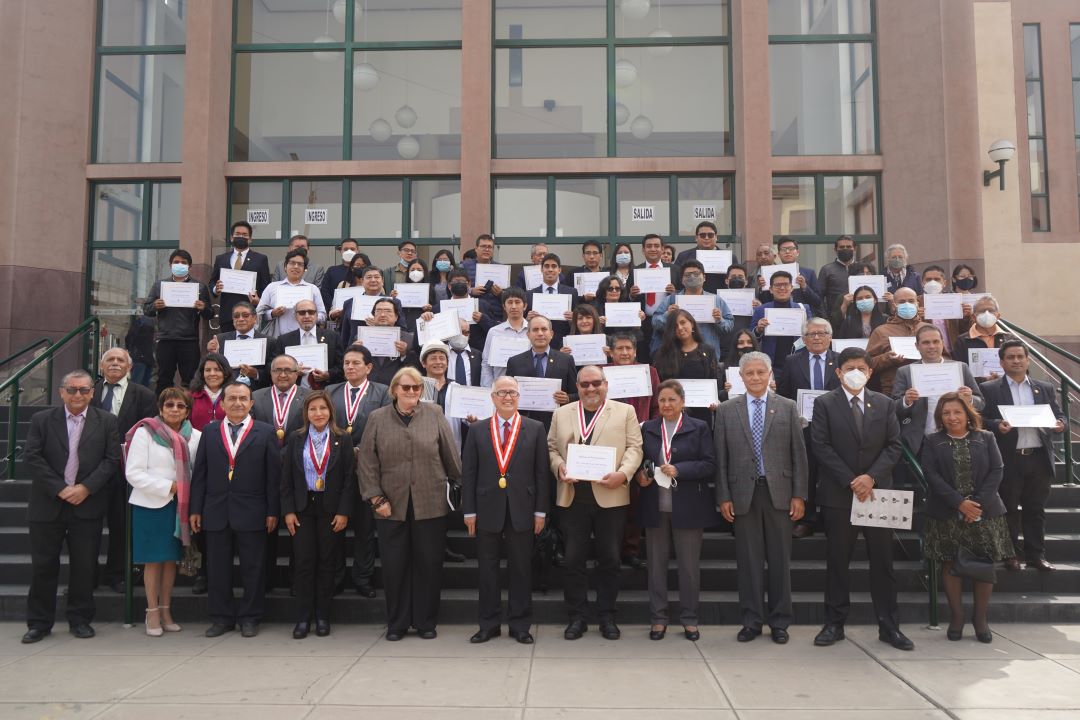 La UNI otorgó diplomas de reconocimiento a 131 investigadores con ...