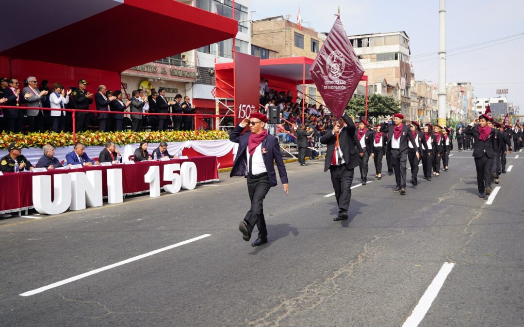 Representación del Vicerrectorado de Investigación participó en apoteósico desfile por los 150 años de la UNI